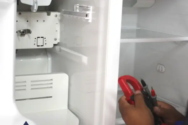 Reparación de refrigeradora LG Inverter en sede PKC San Miguel, Lima