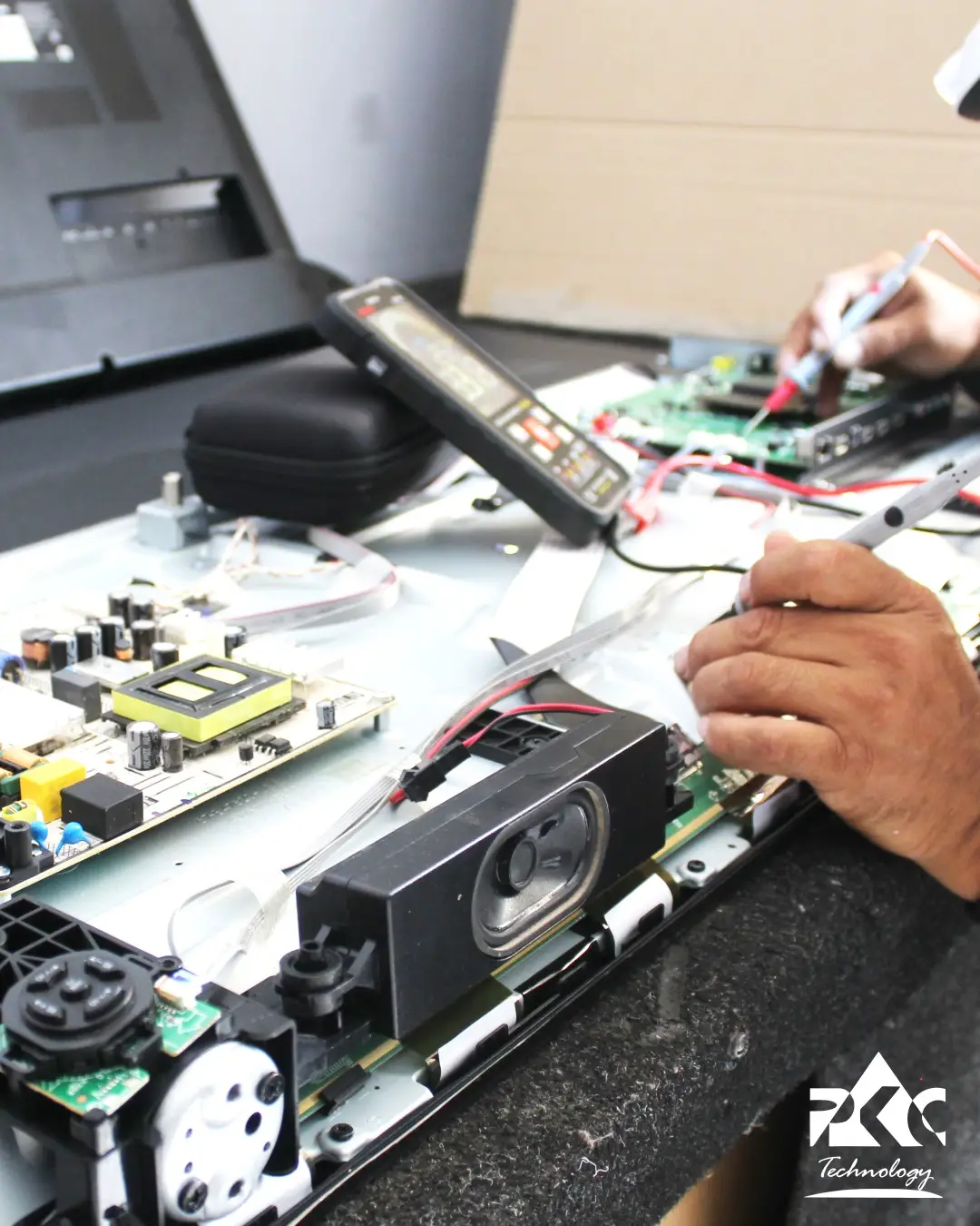 Diagnóstico de microelectrónica en placa base LG — Laboratorio PKC San Miguel